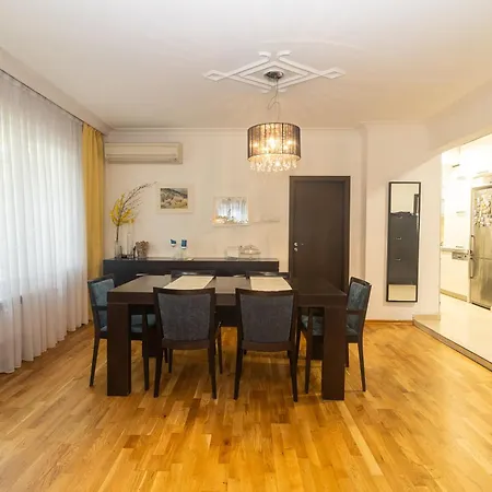 公寓 Elegant & Spacious Near Ndk *