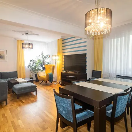 Elegant & Spacious Near Ndk Apartamento