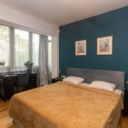 Elegant & Spacious Near Ndk София