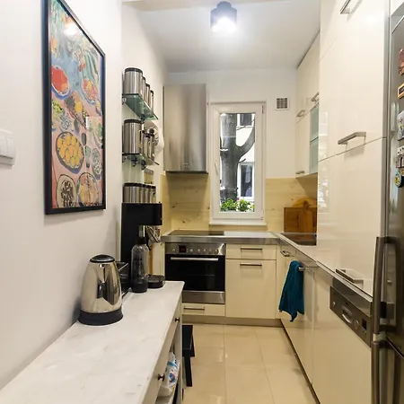 Elegant & Spacious Near Ndk Apartman *